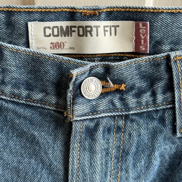 Levi’s Vintage 560 High Rise Straight Leg Raw Hem Jeans - Picture 5 of 10